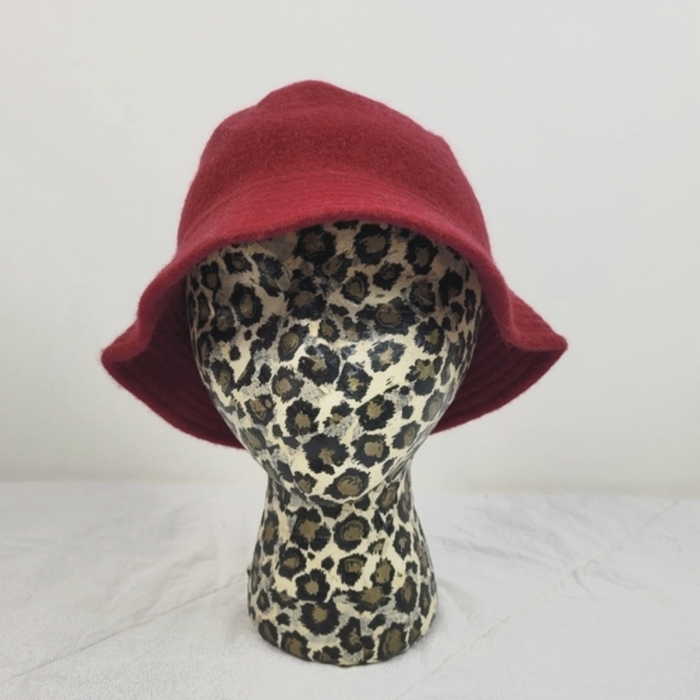 Deep red wool vintage cloche hat stitch detail classic grandma chic boho cozy OS